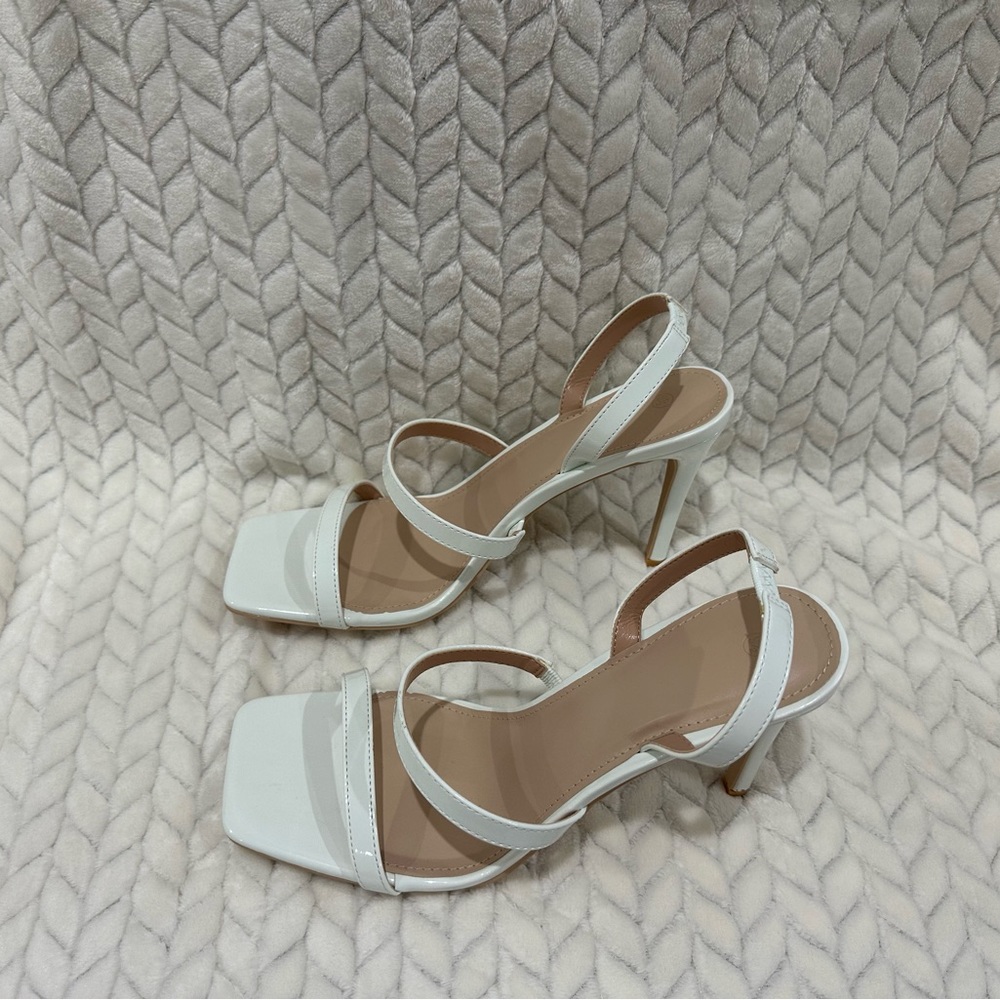 White patient heels - Picture 3 of 7